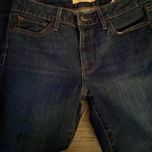 Levi Strauss woman’s 712 Slim straight leg jeans-27x30